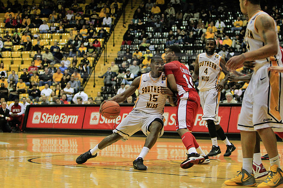 CGR121110_USM_V_WKU-56