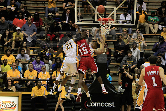 CGR121110_USM_V_WKU-25