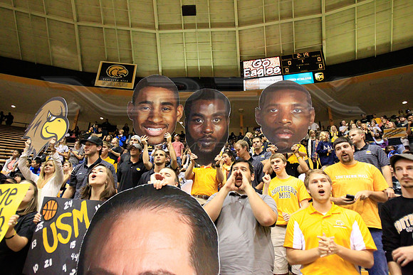 CGR121110_USM_V_WKU-15