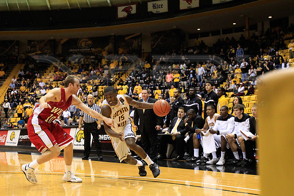 CGR121110_USM_V_WKU-85