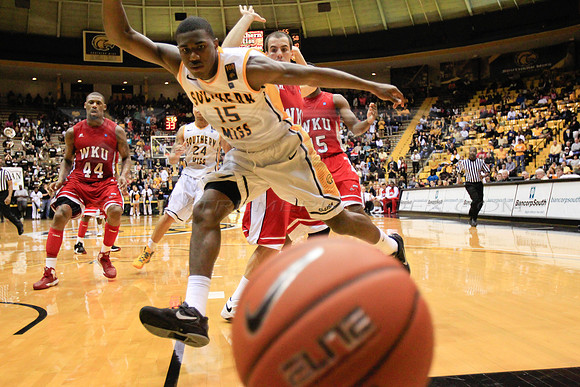 CGR121110_USM_V_WKU-73