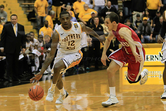 CGR121110_USM_V_WKU-21