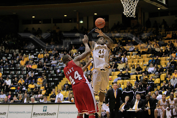 CGR121110_USM_V_WKU-44