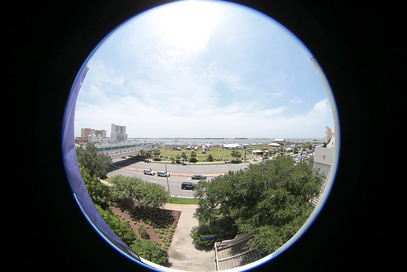 AT8U0237